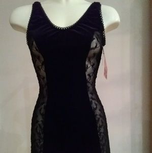 Fantasy black velvet and lace chemise